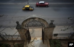 La entrada de la Casa de los Alfonso, una mansión habanera de 1888, ahora convertida por el artista Wilfredo Prieto en una galería de arte. (AP/Ramon Espinosa)